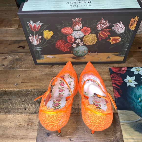 Gucci Virginia Lace Pumps - Picture 7 of 8